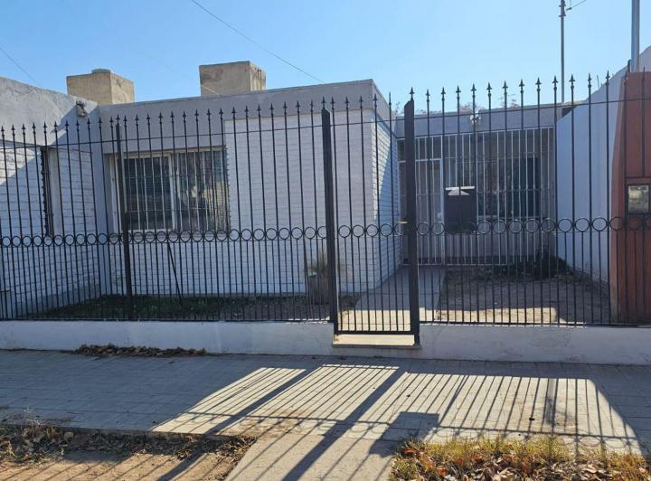 Casa · 100m² · 4 Ambientes · 2 Cocheras