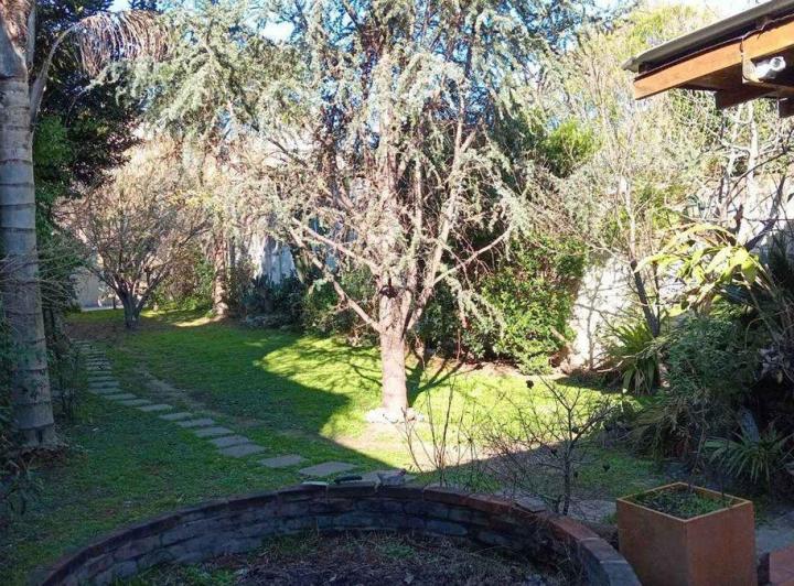 Casa · 208m² · 8 Ambientes · 1 Cochera