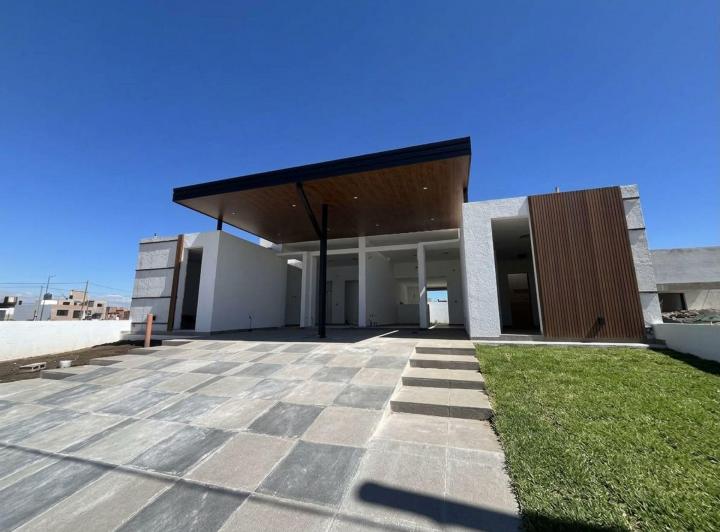 Casa · 110m² · 4 Ambientes · 2 Cocheras