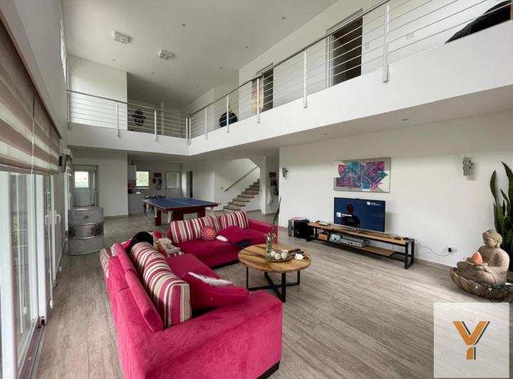 Casa · 390m² · 5 Ambientes · 2 Cocheras