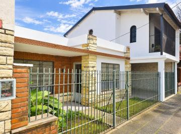 Casa · 167m² · 4 Ambientes · 2 Cocheras · Venta Casa 4 Amb Castelar S (Y Monoamb) Apta Créd