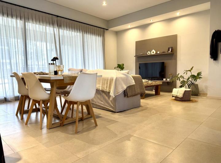 Casa · 140m² · 4 Ambientes · 2 Cocheras