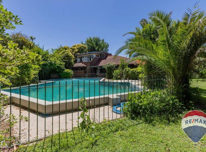 Casa · 250m² · 6 Ambientes · 2 Cocheras