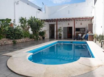 Casa · 244m² · 5 Ambientes · 3 Cocheras · Venta Casa 5 Amb. con Pileta V. Ballester