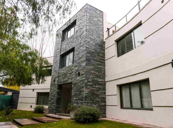 Casa · 540m² · 10 Ambientes · 3 Cocheras