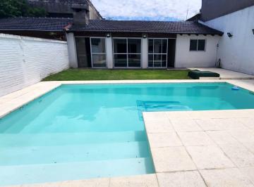 Casa · 180m² · 5 Ambientes · 2 Cocheras · Venta Casa 5 Ambientes con Pileta Quincho Moron