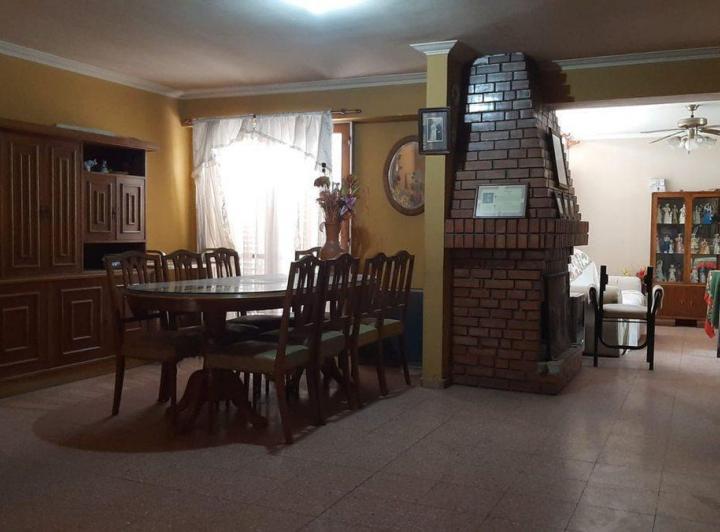 Casa · 420m² · 6 Ambientes · 1 Cochera