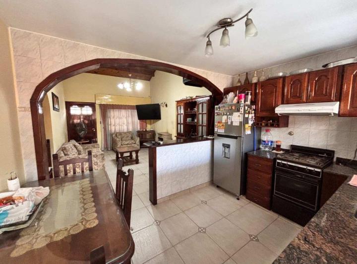 Casa · 83m² · 5 Ambientes · 1 Cochera