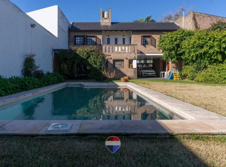 Casa · 184m² · 5 Ambientes · 2 Cocheras