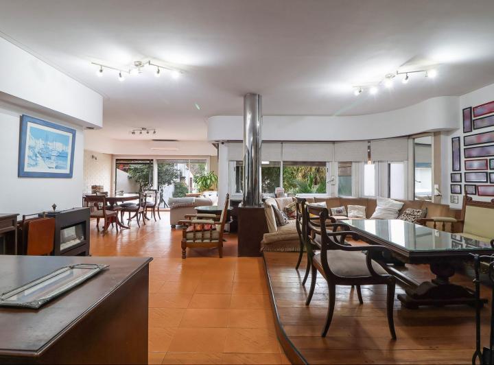 Casa · 277m² · 6 Ambientes · 4 Cocheras