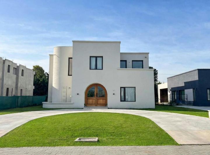 Casa · 300m² · 5 Ambientes