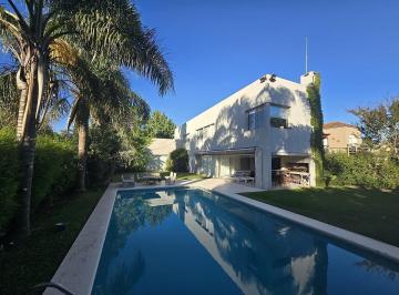 Casa · 200m² · 6 Ambientes · Excelente Propiedad en Venta en Campo Grande