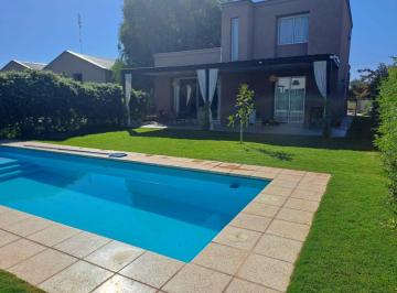 Casa de 5 ambientes, Maipú · Hermosa Propiedad en Alquiler!