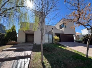 Casa de 6 ambientes, Maipú · Excelente Propiedad a La Venta!