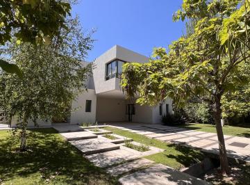 Casa · 400m² · 9 Ambientes · 2 Cocheras · Casa en Venta Chacras de Coria B. Pueyrredon
