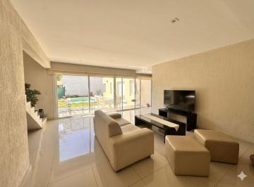 Casa · 217m² · 4 Ambientes · 2 Cocheras · Casa en Venta Barrio Privado Apto Crédito