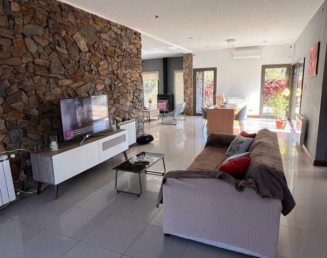 Casa · 207m² · 5 Ambientes · 2 Cocheras