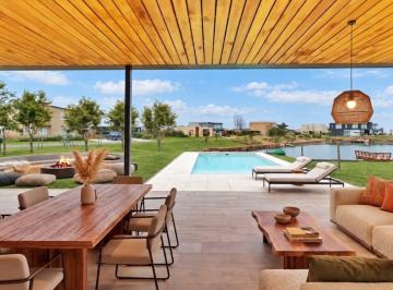 Casa · 158m² · 4 Ambientes · 4 Cocheras · Venta Casa 4 Amb a Estrenar a La Laguna, Muelle Area 11 Cesión San Sebastian Piscina Orientac Norte