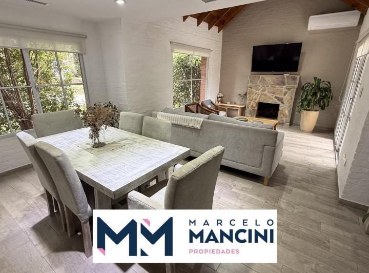 Casa · 240m² · 6 Ambientes · 4 Cocheras