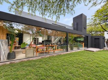 Casa de 8 ambientes, La Calera · Moderna con Súper Quincho en Parte Baja de La Rufina