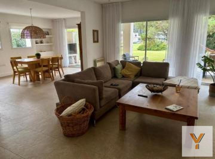 Casa · 280m² · 4 Ambientes