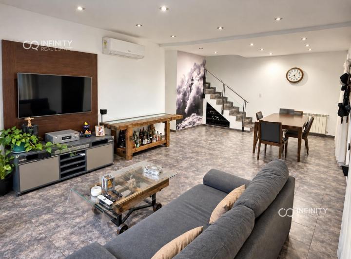 Casa · 104m² · 4 Ambientes · 1 Cochera