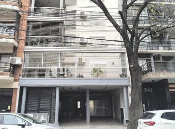 Departamento · 44m² · 2 Ambientes · Semipiso en Alquiler en Villa Crespo. Departamento Al Frente de Dos Ambientes con Balcón y Baulera.