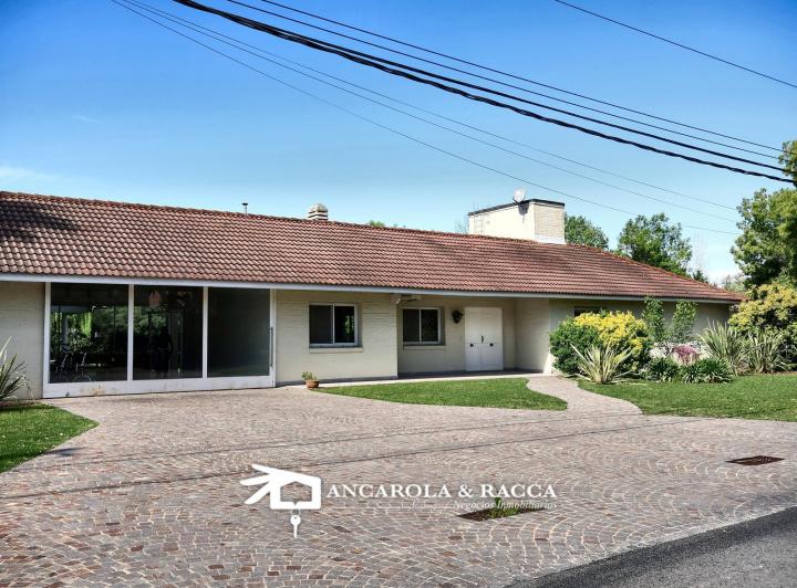 Casa · 1500m² · 7 Ambientes