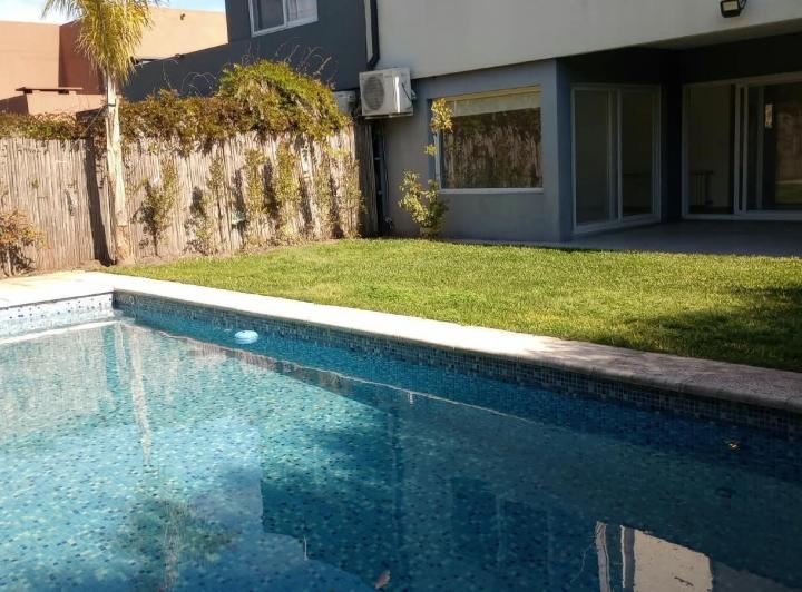 Casa · 120m² · 5 Ambientes · 2 Cocheras