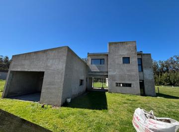 Casa de 4 ambientes, Santa Clara del Mar · 4 Amb. Construida Al 70%