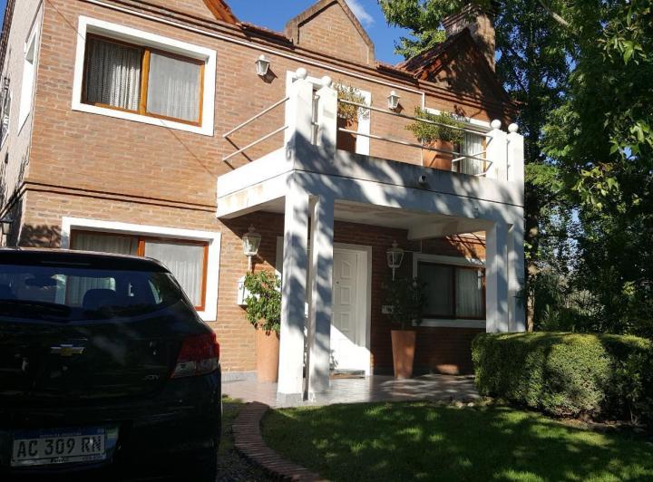 Casa · 175m² · 6 Ambientes · 2 Cocheras