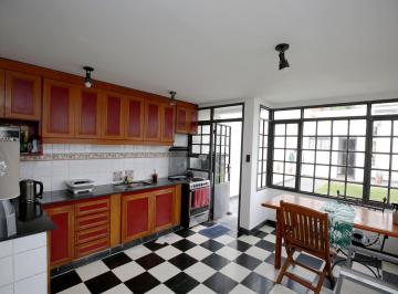 Casa · 155m² · 4 Ambientes · 1 Cochera · Casa en Venta en Tolosa