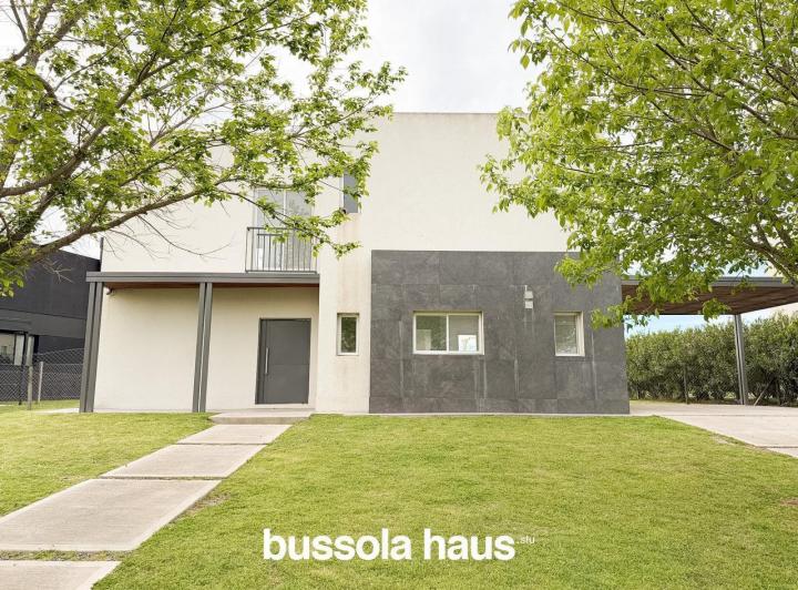 Casa · 170m² · 5 Ambientes · 2 Cocheras