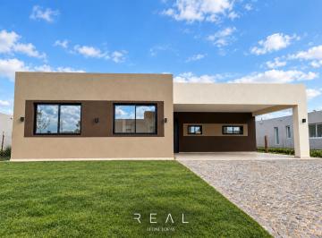 Casa · 212m² · 4 Ambientes · 2 Cocheras · Casa en Venta de 4 Ambientes en San Simón, Canning