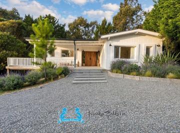 Casa de 5 ambientes, Costa Esmeralda · Alquiler Disfrutá Navidad y Año Nuevo en Costa Esmeralda Casa 4 Dorm. (2 en Suite)