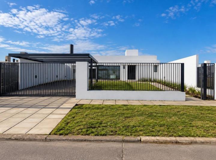 Casa · 187m² · 4 Ambientes · 2 Cocheras