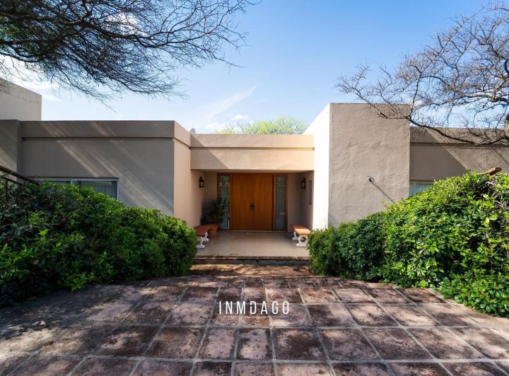 Casa · 200m² · 5 Ambientes · 2 Cocheras