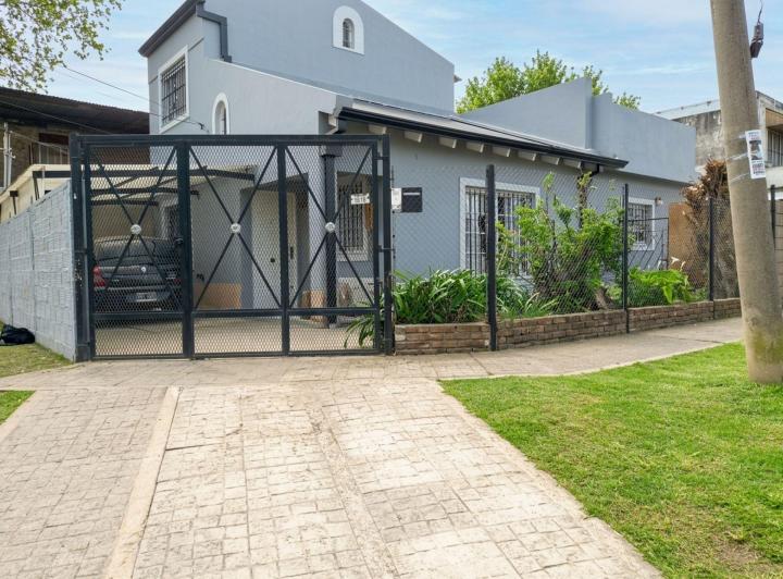 Casa · 120m² · 5 Ambientes · 2 Cocheras