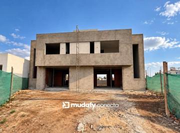 Casa · 148m² · 4 Ambientes · 2 Cocheras · Dúplex en Pampas de Manantiales - 3 Dorm. - Cochera Doble