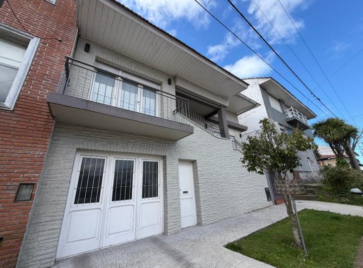 Casa · 180m² · 4 Ambientes · 1 Cochera