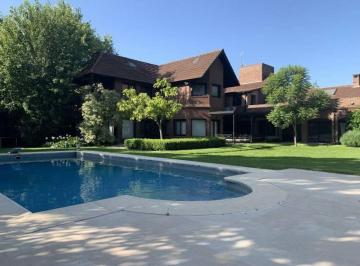 Casa de 10 ambientes, Pilar · Excelente Casa en Venta y Alquiler Temporario en Mayling Club de Campo - 5 Dorm - Hirusta Propiedade