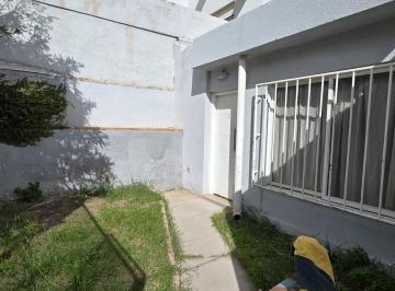 Departamento · 40m² · 2 Ambientes · Alquiler de Monoambiente con Patio en Neuquen