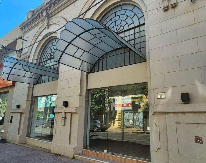 Local comercial · 200m²