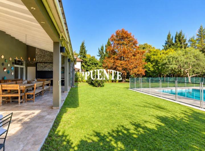 Casa · 840m² · 4 Dormitorios