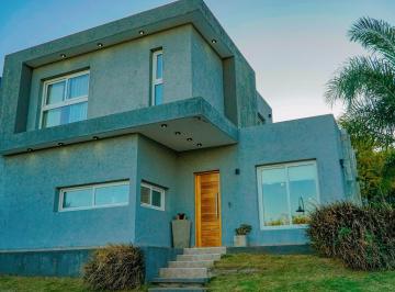 Casa · 250m² · 6 Ambientes · Las Cañitas: 250 m² en Esquina | 3 Dorm. (Suite), Quincho Integrado y Pileta