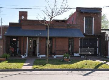 Casa · 219m² · 4 Ambientes · 1 Cochera · Venta de Casa 4 Dor. en Llambi Campbell