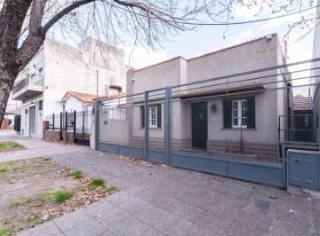 Casa · 143m² · 3 Ambientes · 1 Cochera · Venta Casa 3 Ambientes Banfield Apto Credito