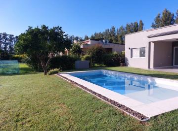 Casa · 120m² · 4 Ambientes · 1 Cochera · Casa en Venta 2 Dorm. Pileta Quincho Cochera