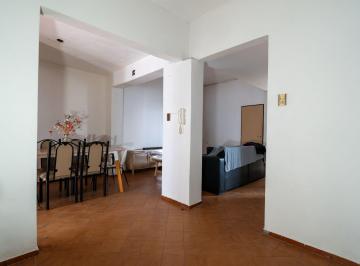 Casa · 217m² · 4 Ambientes · 1 Cochera · Casa en Venta Tres Dorm. Barrio Las Heras