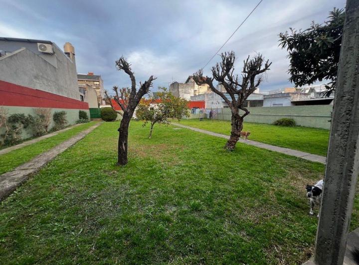 Casa · 180m² · 5 Ambientes · 3 Cocheras